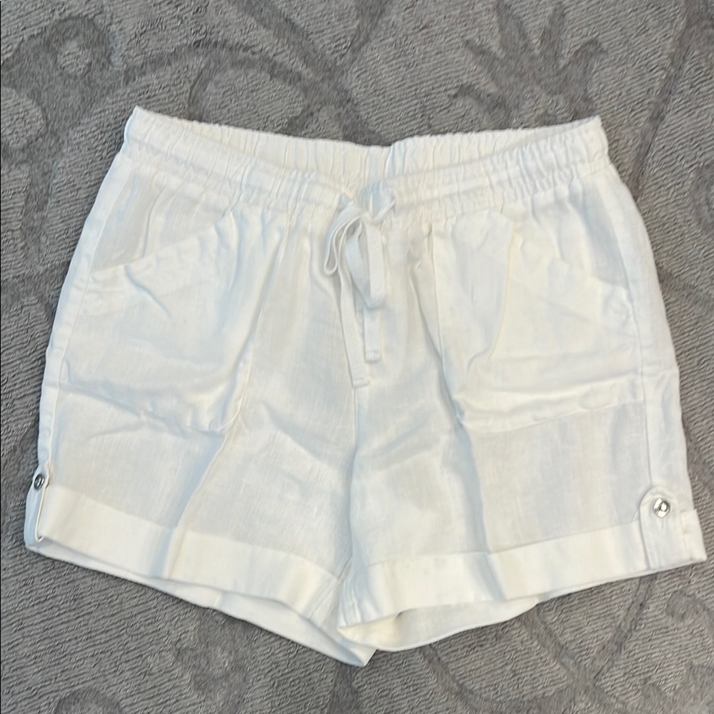 Elegant White Linen Women's Cuffed Shorts